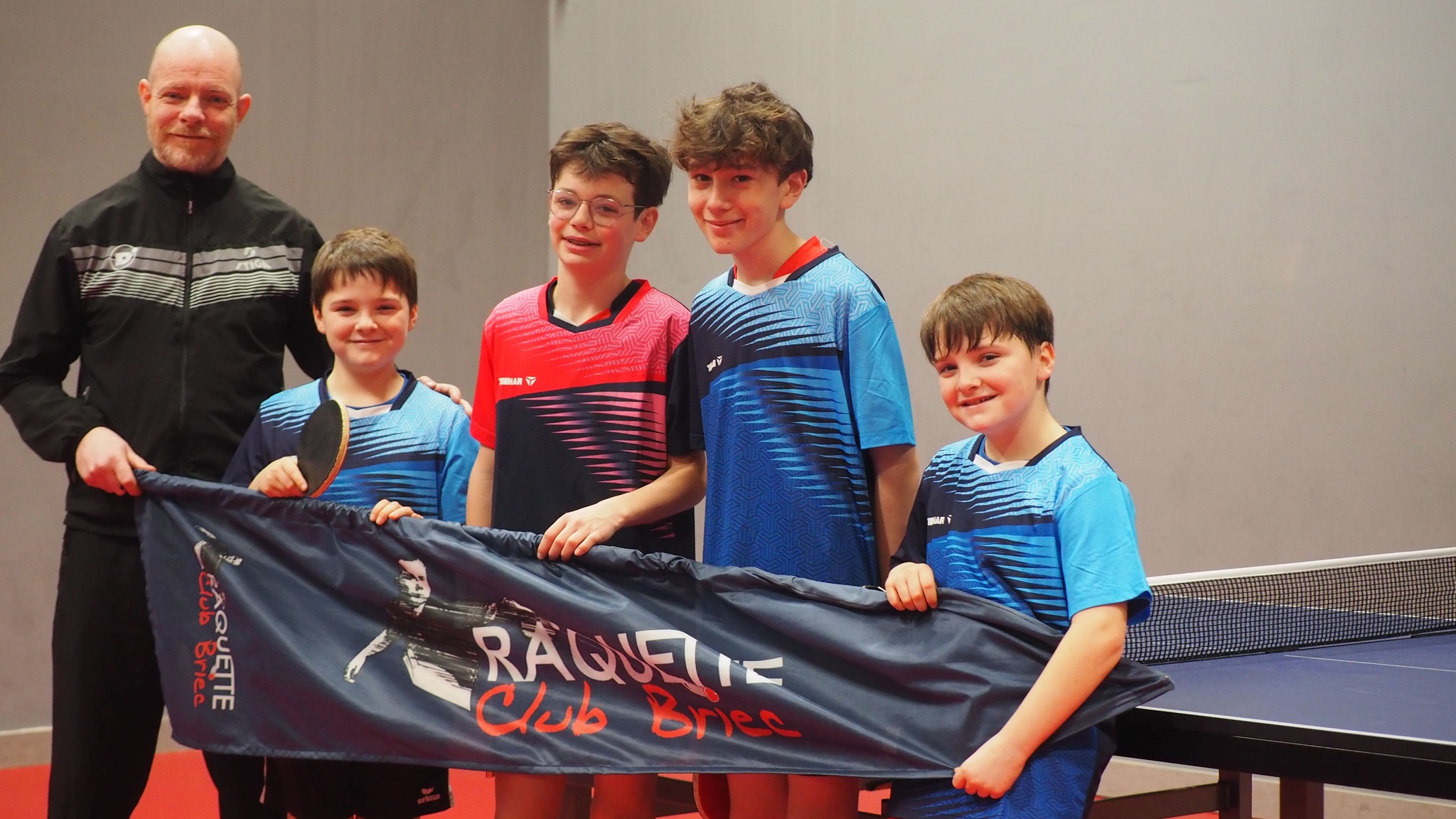 Une génération 11–13 ans déjà propulsée en seniors